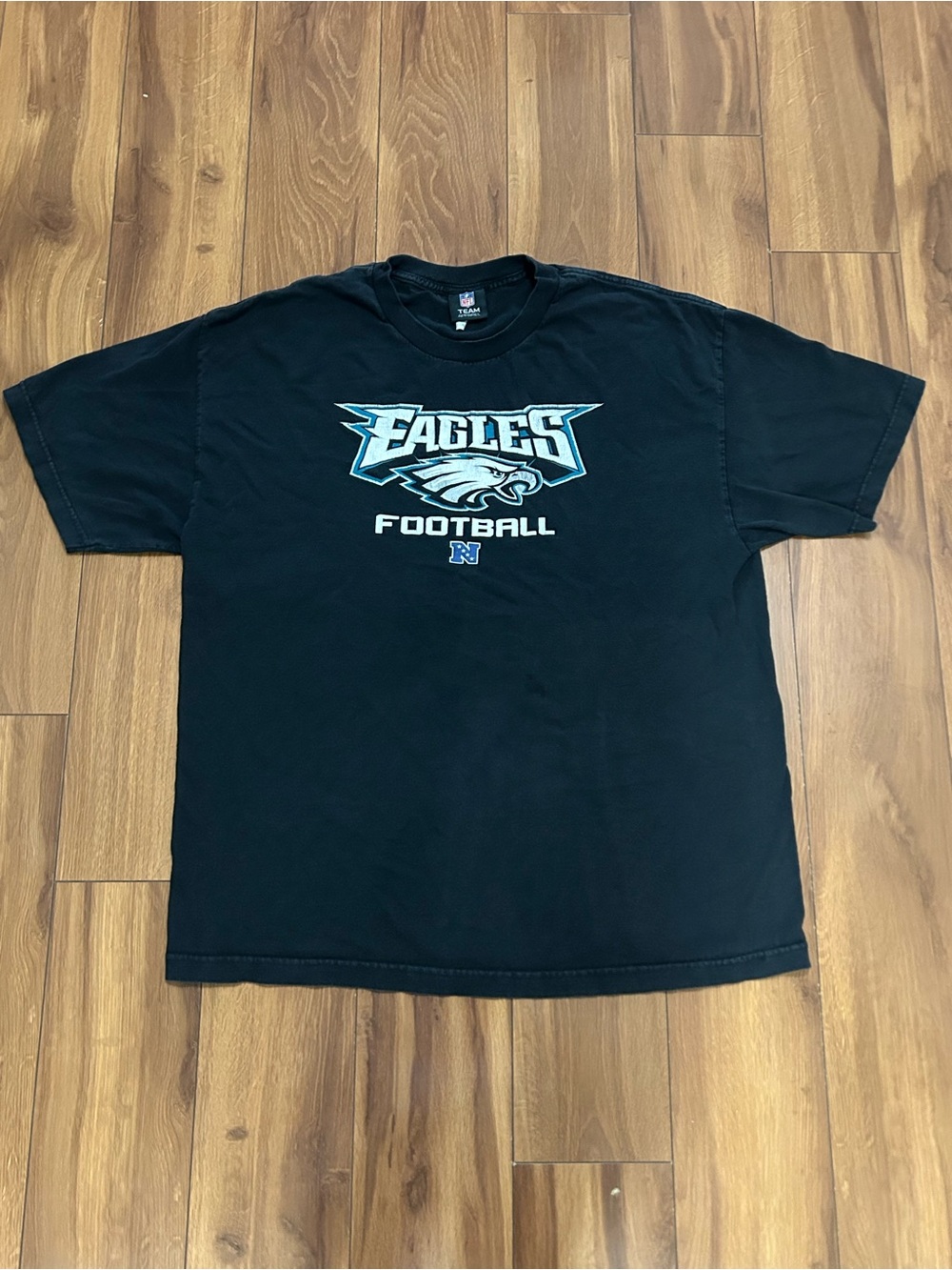 Vintage Philadelphia Eagles Graphic T-shirt Size XL Official NFL N Design